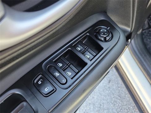 Used 2023 Jeep Renegade Altitude image 18