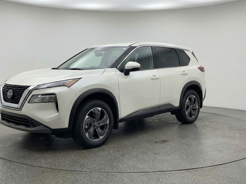 Used 2025 Nissan Rogue SV image 3