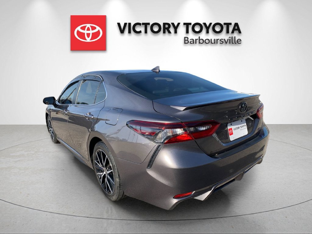 Used 2021 Toyota Camry SE w/ Cold Weather Package FWD image 3