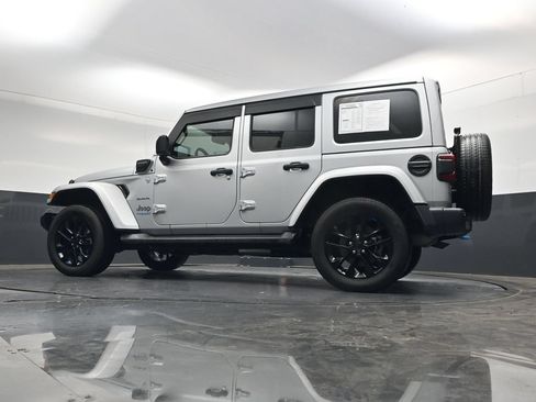 Used 2022 Jeep Wrangler Unlimited Sahara AWD/4WD image 38