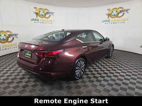Used 2024 Nissan Altima 2.5 SV FWD image 9