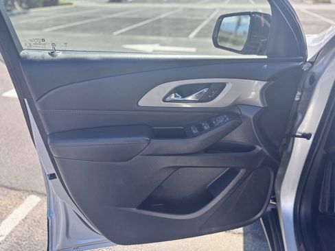 Used 2020 Chevrolet Traverse LS FWD image 9