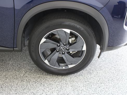 Used 2025 Nissan Rogue SV FWD image 5
