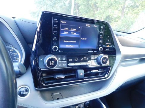 Used 2021 Toyota Highlander XLE FWD image 10