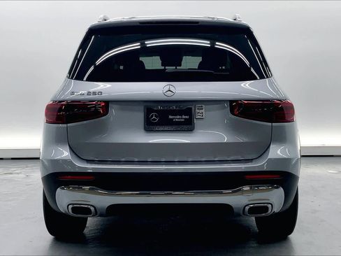 Used 2026 Mercedes-Benz GLB 250 image 4