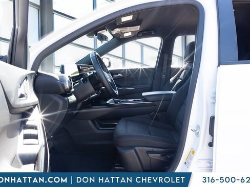 Used 2025 Chevrolet Equinox LT FWD image 3