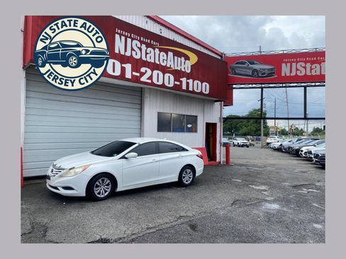 Used 2011 Hyundai Sonata GLS FWD image 1