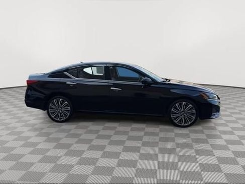 Used 2023 Nissan Altima 2.5 SL AWD/4WD image 2