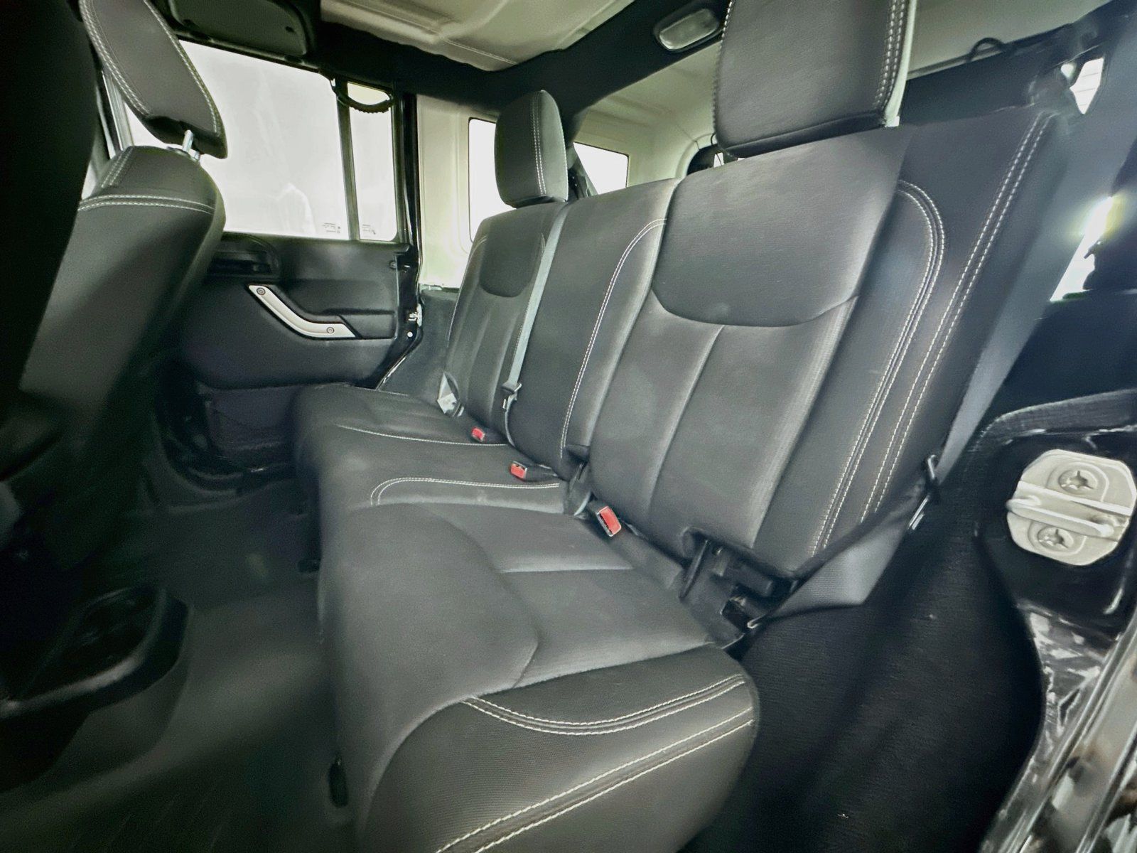 Used 2015 Jeep Wrangler Unlimited Rubicon w/ Dual Top Group AWD/4WD image 24