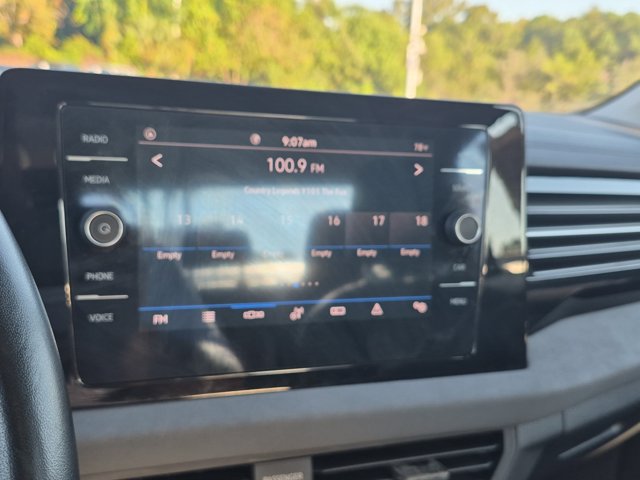 Used 2025 Volkswagen Jetta SE FWD image 13
