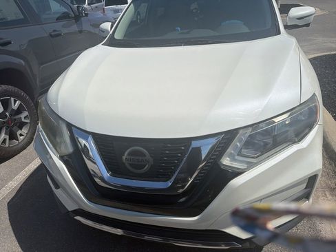 Used 2017 Nissan Rogue SV w/ SV Premium Package FWD image 14
