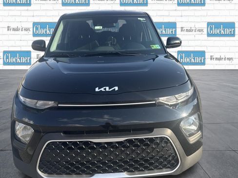 Used 2022 Kia Soul LX w/ Technology Package FWD image 2