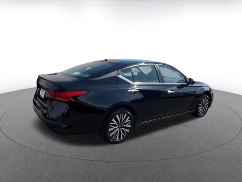 Used 2025 Nissan Altima 2.5 SV image 13