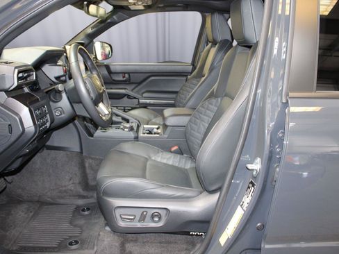Used 2025 Toyota 4Runner TRD Off-Road Premium AWD/4WD image 37