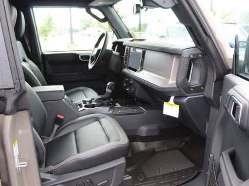 New 2026 Ford Bronco Outer Banks AWD/4WD image 13