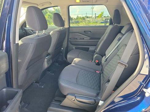Certified 2024 Nissan Pathfinder SV FWD image 10