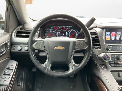 Used 2018 Chevrolet Suburban LT image 12