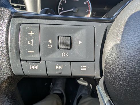 Used 2023 Nissan Rogue SV AWD/4WD image 25