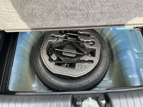 Used 2023 Hyundai Venue SE image 12