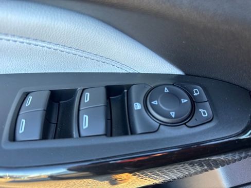 Used 2025 Chevrolet Trax LT image 19