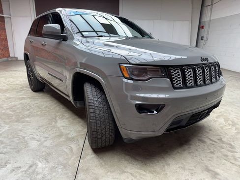 Used 2021 Jeep Grand Cherokee Laredo X AWD/4WD image 6