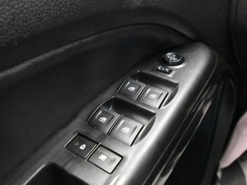 Used 2018 GMC Canyon SLE image 27