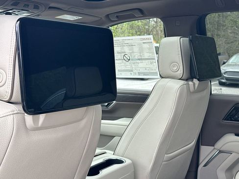 New 2026 GMC Yukon XL Denali w/ Denali Reserve Package image 23