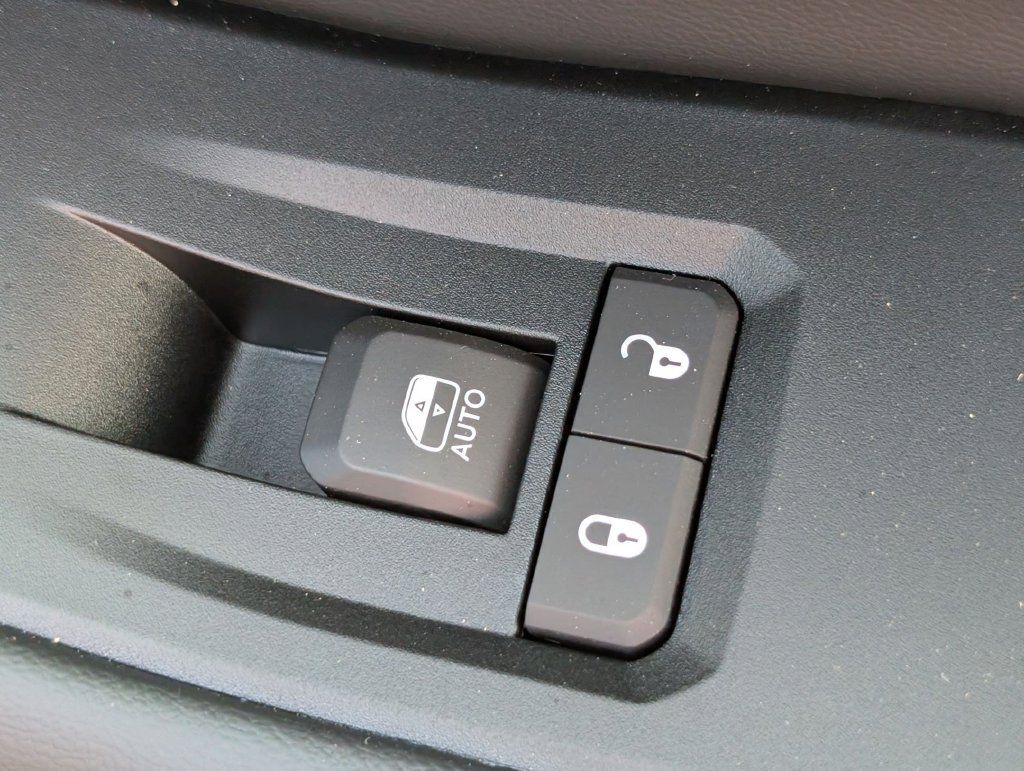 Used 2026 Jeep Grand Cherokee L Limited w/ Limited Altitude Package RWD image 36