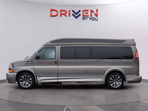 Used 2022 Chevrolet Express 2500 Extended w/ Enhanced Convenience Package image 2