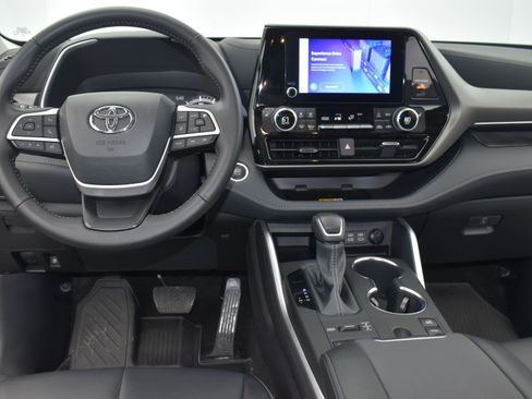 Used 2024 Toyota Highlander XLE image 20