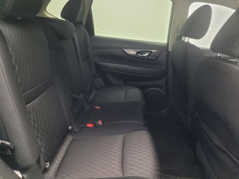 Used 2018 Nissan Rogue SV AWD/4WD image 19