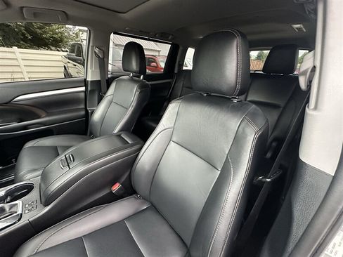 Used 2019 Toyota Highlander XLE AWD/4WD image 55
