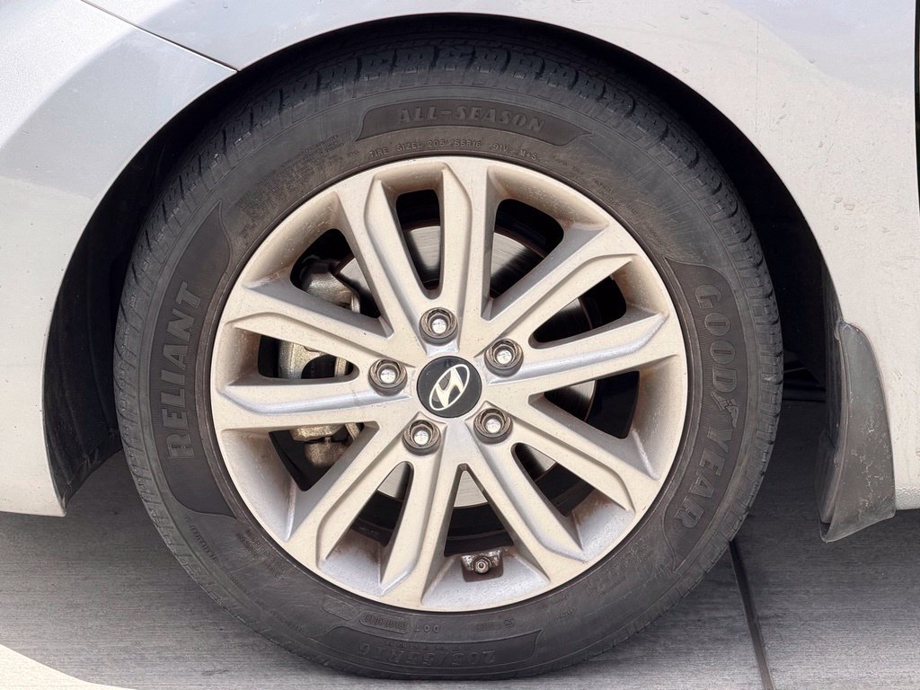 Used 2015 Hyundai Elantra SE w/ Option Group 02 FWD image 11