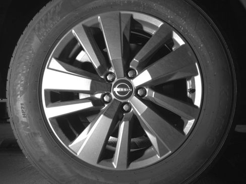Used 2025 Nissan Pathfinder SV AWD/4WD image 28