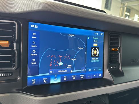 Used 2023 Ford Bronco Badlands image 23