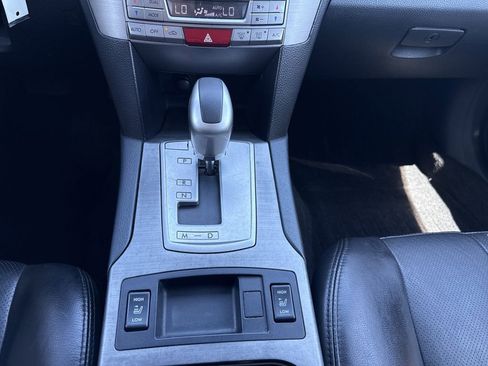 Used 2011 Subaru Outback 2.5i Limited w/ PWR Moonroof Pkg AWD/4WD image 16