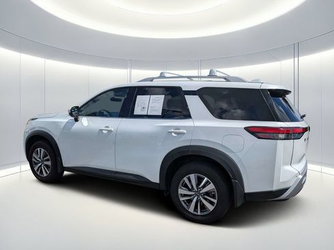 Used 2025 Nissan Pathfinder SL FWD image 6