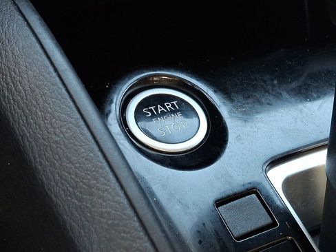 Used 2020 Nissan Versa S image 23