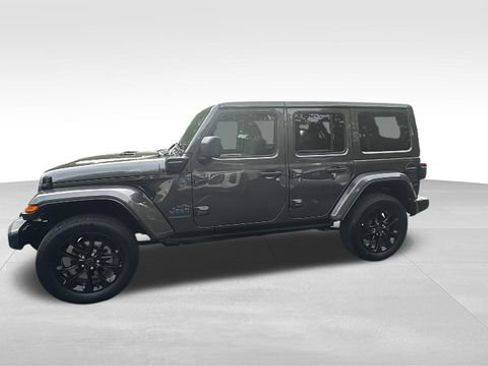 Used 2025 Jeep Wrangler Unlimited Sahara w/ Safety Group AWD/4WD image 4