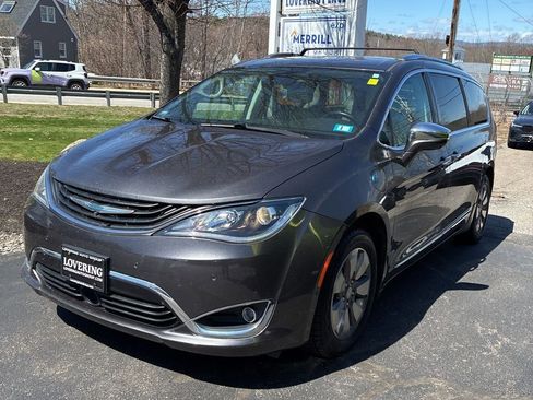 Used 2018 Chrysler Pacifica Limited w/ Advanced Safetytec Group FWD image 2