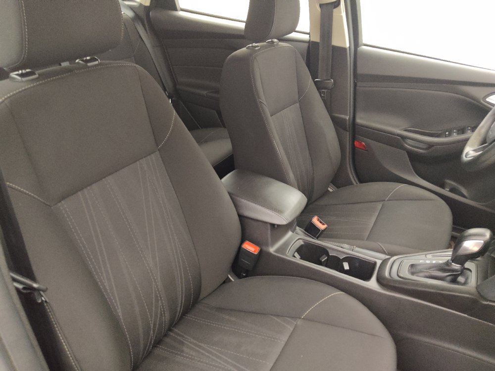Used 2018 Ford Focus SE FWD image 21