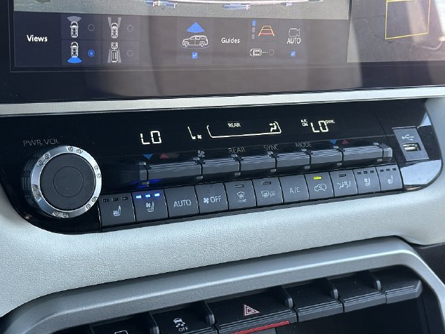 Used 2025 Toyota Sequoia Capstone AWD/4WD image 35
