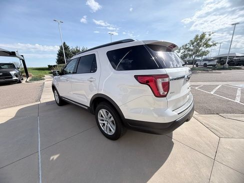 Used 2018 Ford Explorer XLT AWD/4WD image 6