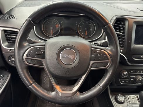 Used 2019 Jeep Cherokee Latitude Plus w/ Travel & Safety Group image 33