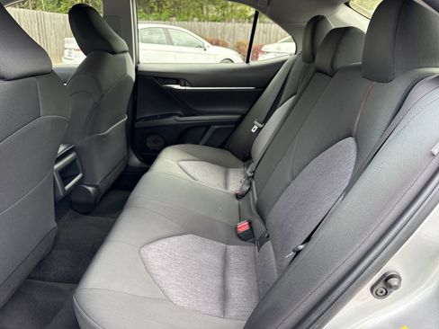 Used 2018 Toyota Camry LE image 10