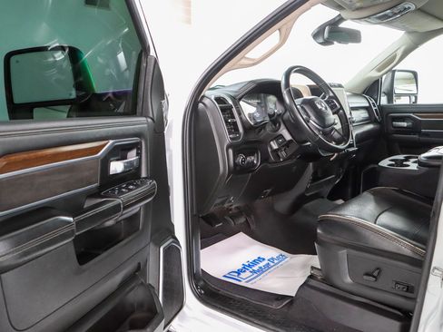Used 2024 RAM 2500 Laramie AWD/4WD image 3