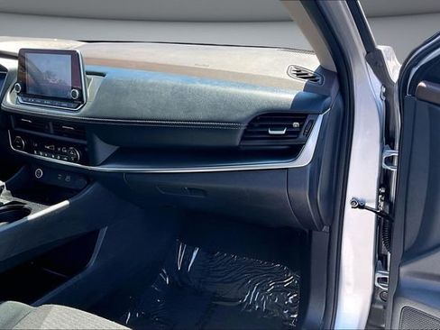 Certified 2023 Nissan Rogue SV FWD image 26