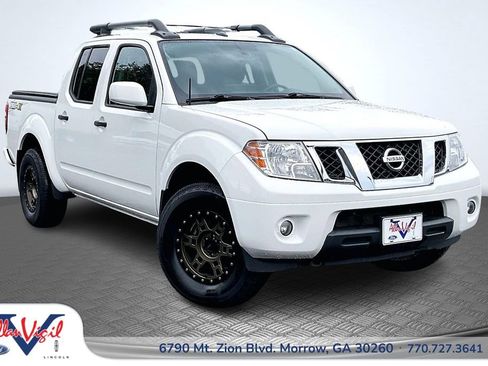 Used 2020 Nissan Frontier PRO-4X w/ Pro-4x Utility Package AWD/4WD image 1
