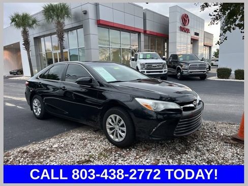 Used 2017 Toyota Camry LE FWD image 1