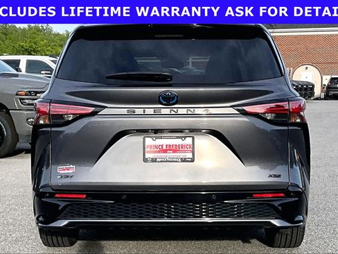 Used 2025 Toyota Sienna XSE w/ XSE Plus Package FWD image 4